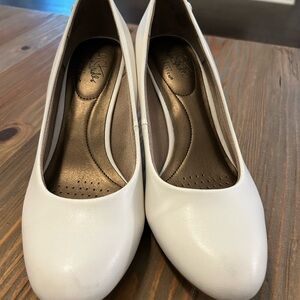 Life Stride White Women's Heels